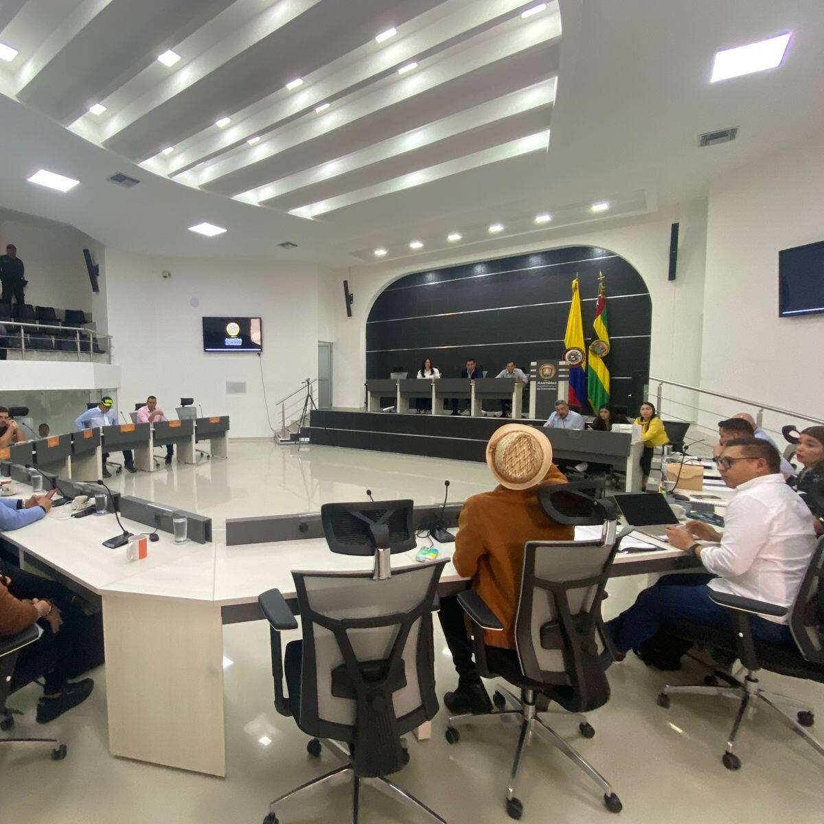 Fue elegido el secretario general de la Asamblea de Santander en medio de polémica