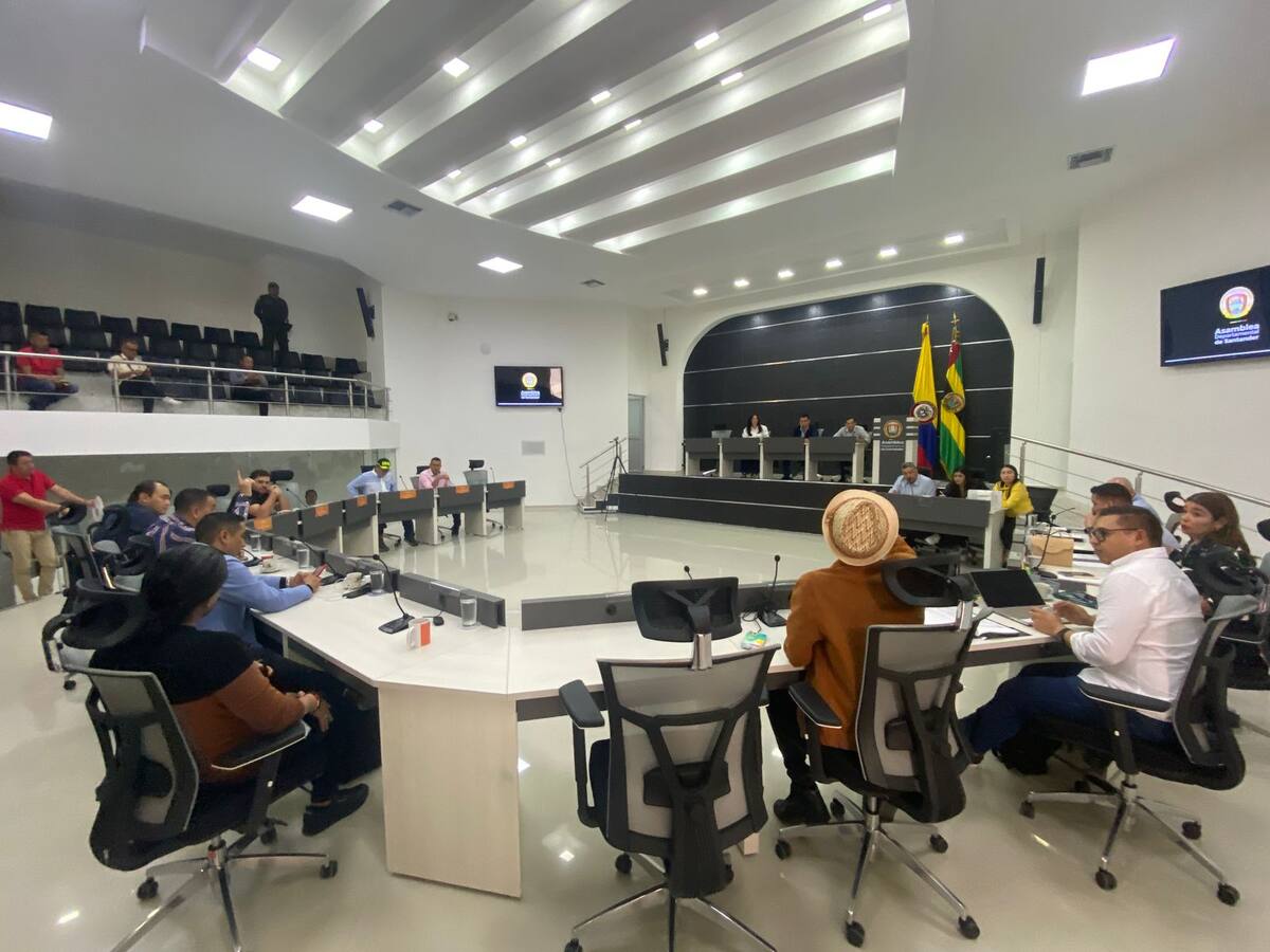 Fue elegido el secretario general de la Asamblea de Santander en medio de polémica