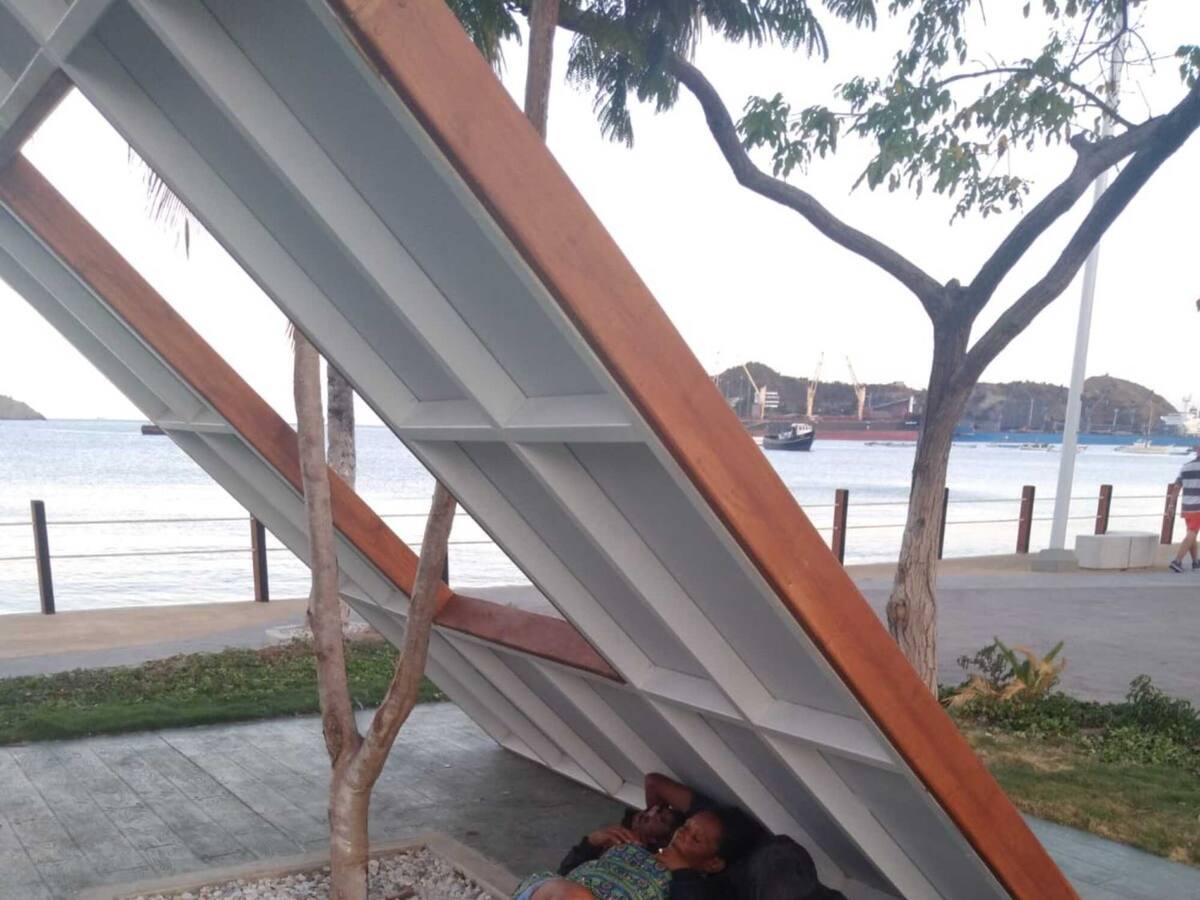 Habitantes de calle convirtieron obra de remodelación en La Bahía en un hotel