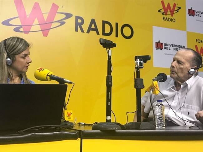 El exsenador Roberto Gerlein habló en La W con Vicky Dávila. Foto: Redacción W Radio