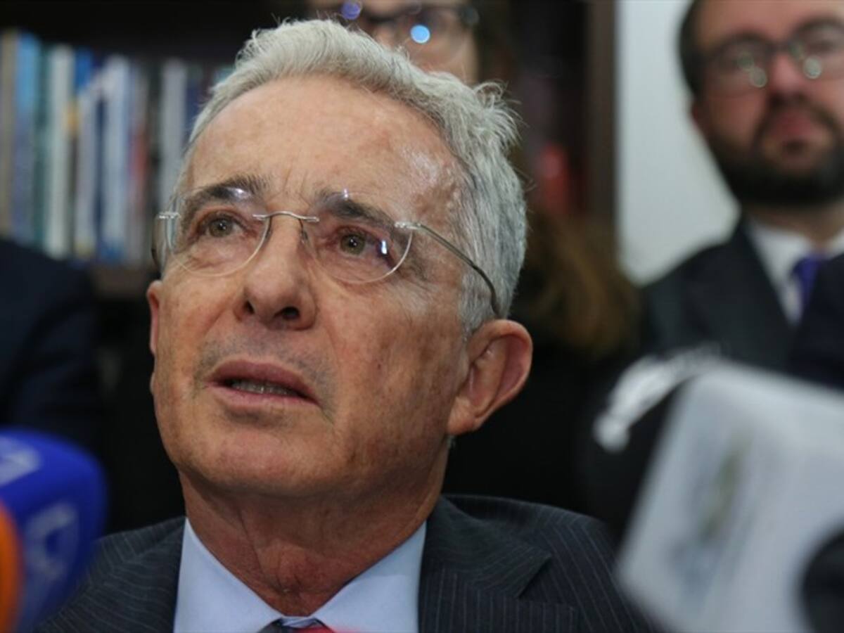 Asistiremos a los llamados de la justicia: defensa de Uribe