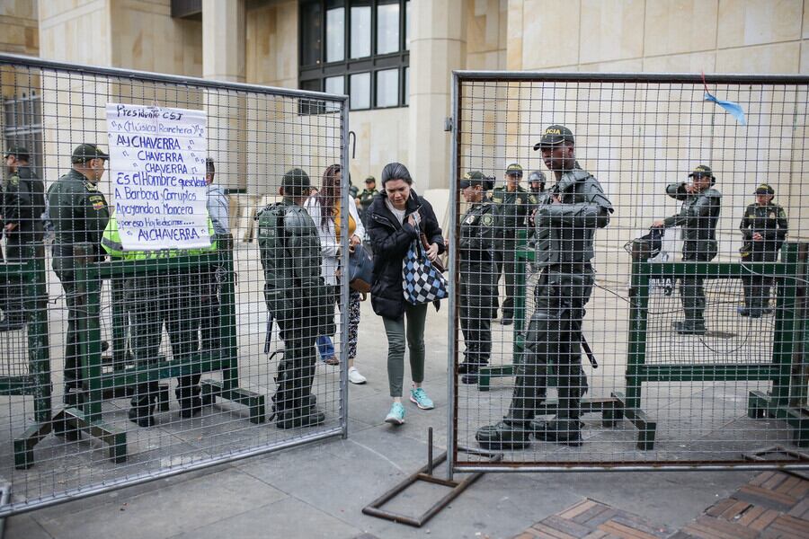 Disturbios a las afueras de la Corte Suprema de Justicia. Foto: Colprensa.
