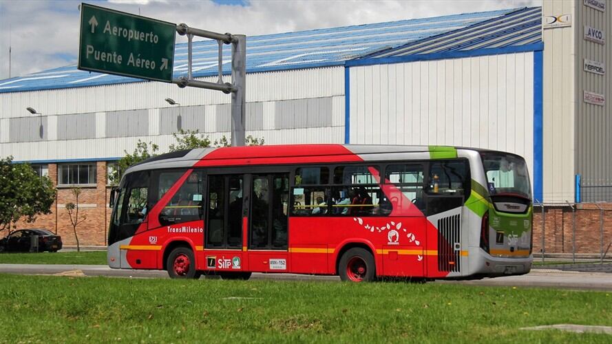 La Fiscalía capturó a miembros de la banda ‘Los Rojos’, señalados de varios hurtos de celulares en el sistema de transporte Transmilenio.. Foto: Colprensa