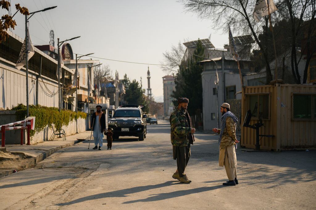 Guardia taliban (izquierda) imagen de referencia. Foto: Getty Images.