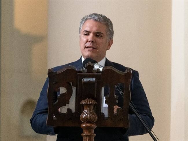 Desde la Catedral Primada de Bogotá, el presidente Iván Duque hizo una oración. Foto: Presidencia de la República