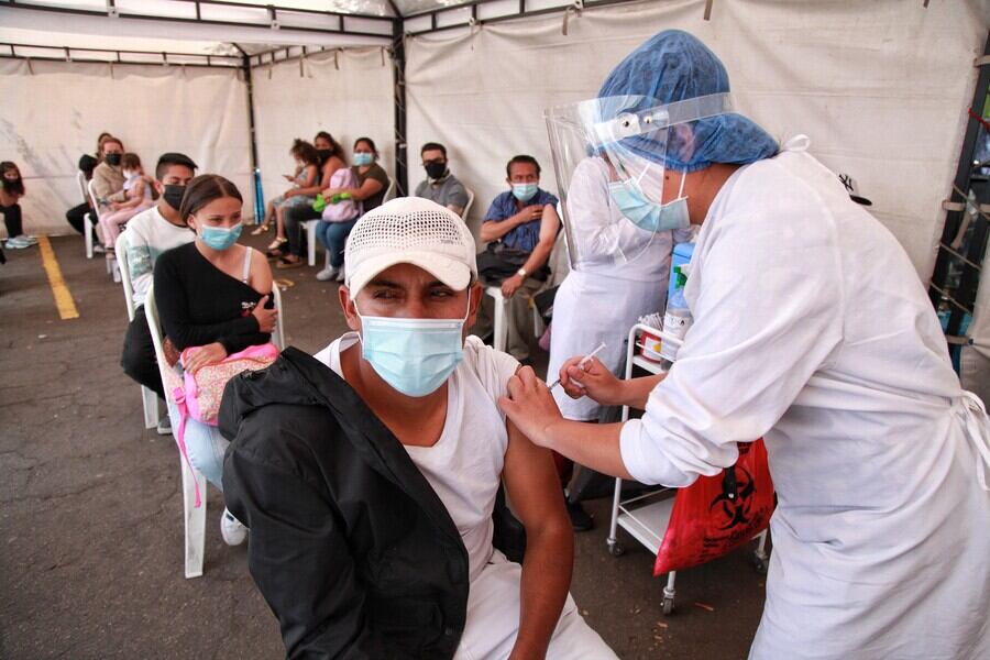 Imagen de referencia de vacunación contra el COVID-19 en Bogotá. Foto: Colprensa.