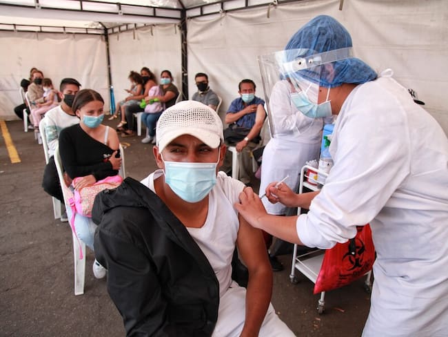 Imagen de referencia de vacunación contra el COVID-19 en Bogotá. Foto: Colprensa.