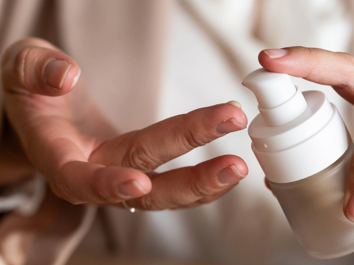 Riesgos de usar productos que promocionan en redes para su skincare: recomendaciones de dermatóloga