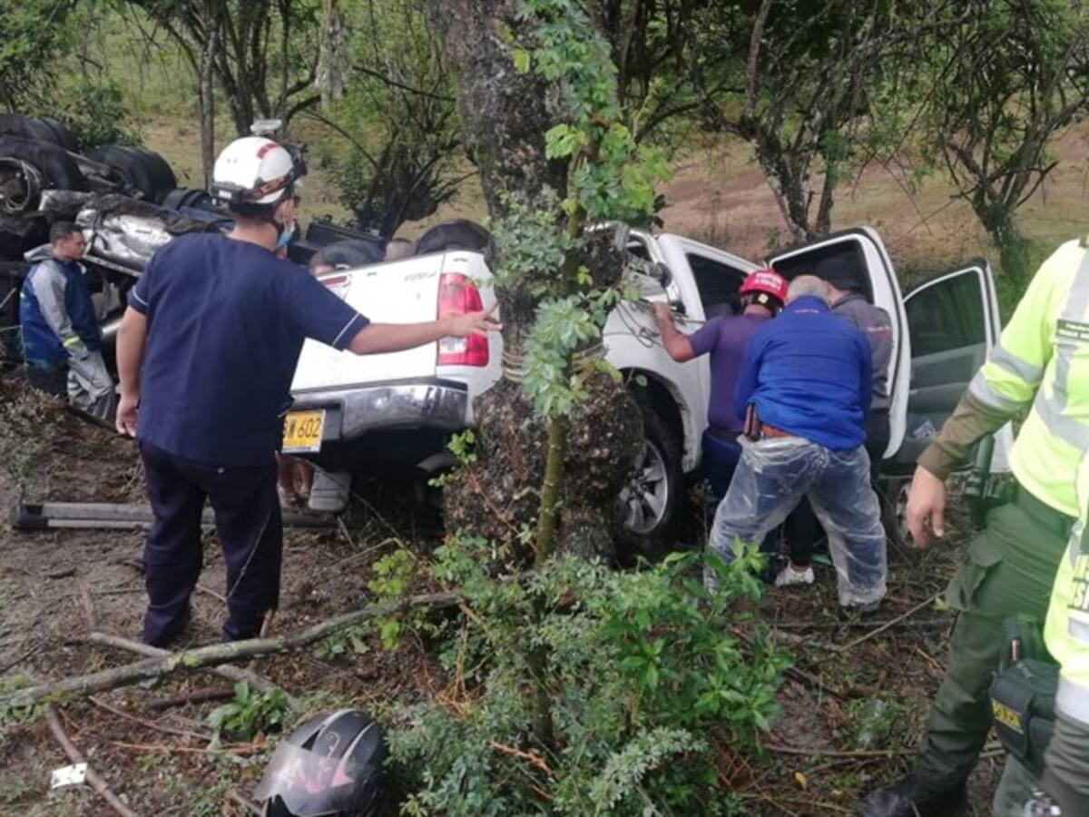 Un muerto y varios heridos deja accidente de tránsito múltiple en Zarzal, Valle