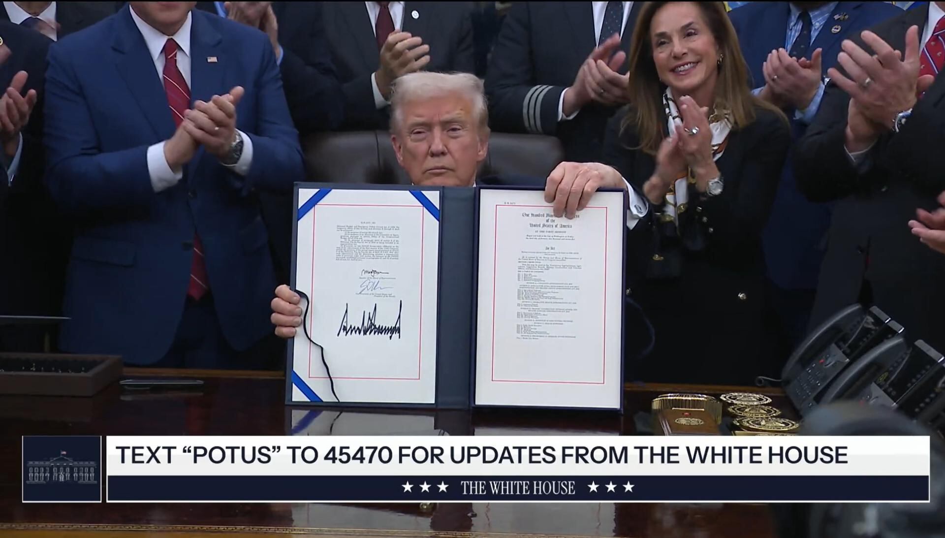 Donald Trump firmó la ley que pone fin al cierre de Gobierno más largo de la historia de EE.UU. Foto: EFE/ Casa Blanca.