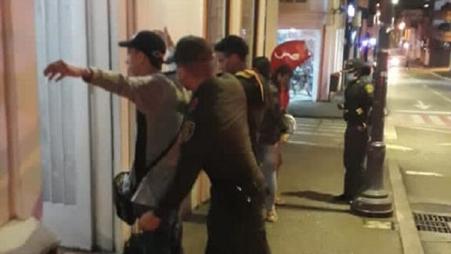 Las autoridades siguen desarrollando operativos de control en las comunas de Manizales.. Foto: Cortesía Policía