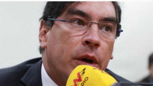 Luis Fernando Velasco, Antonio Sanguino, Herbin Hoyos y Álvaro Hernán Prada debatieron en La W sobre controversial referendo que busca acabar con la JEP y reformar las Altas Cortes. Foto: W Radio