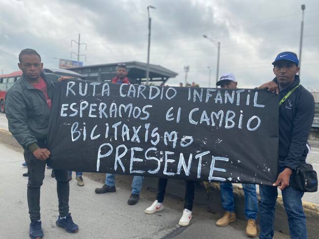 Protesta de bicitaxistas en Bogotá.