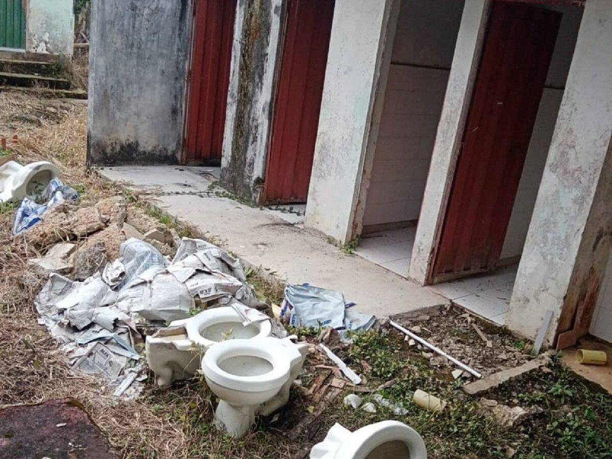 Padres de familia denuncian enfermedades por falta de batería sanitarias en colegios