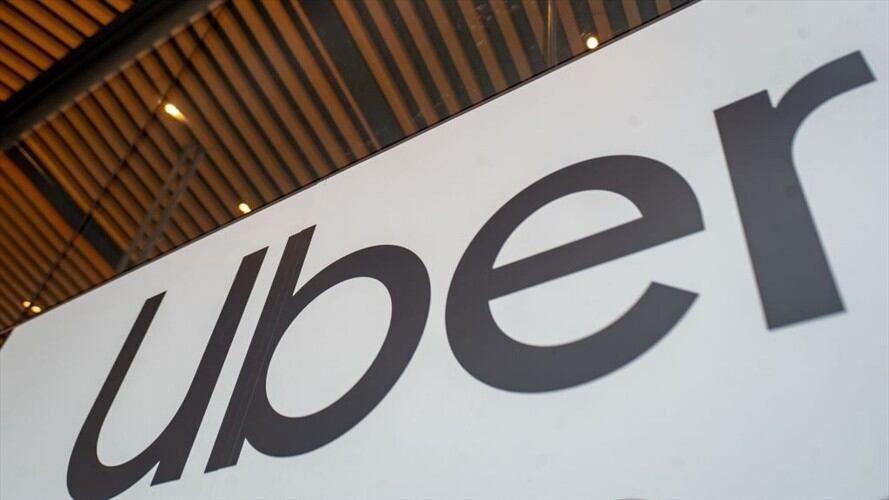 El representante a la Cámara de la Alianza Verde, Mauricio Toro le pidió al Gobierno y al Congreso apoyar su proyecto de ley que "busca equilibrar la cancha de taxis y plataformas". Foto: Colprensa