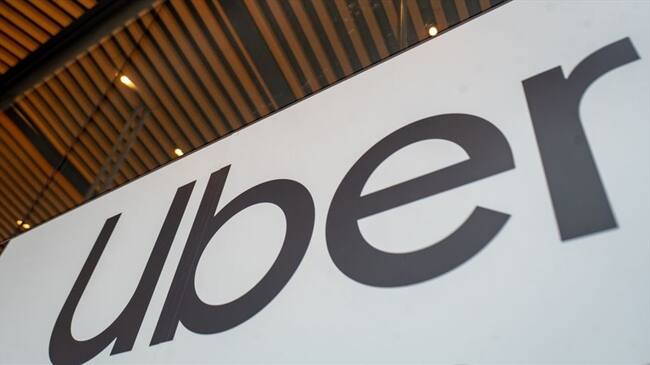 El representante a la Cámara de la Alianza Verde, Mauricio Toro le pidió al Gobierno y al Congreso apoyar su proyecto de ley que "busca equilibrar la cancha de taxis y plataformas". Foto: Colprensa