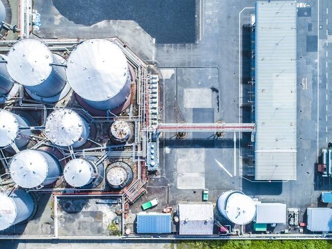 Las metas de reducción de azufre en los combustibles pueden encontrar una limitación en la capacidad de las refinerías colombianas. Foto: Getty Images / MICHAEL H