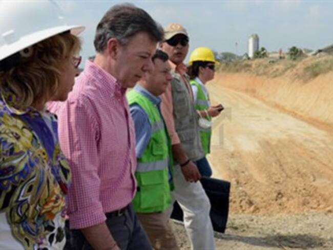 Santos aseguró que ritmo de construcción de vías está a la par de lo mejor del mundo