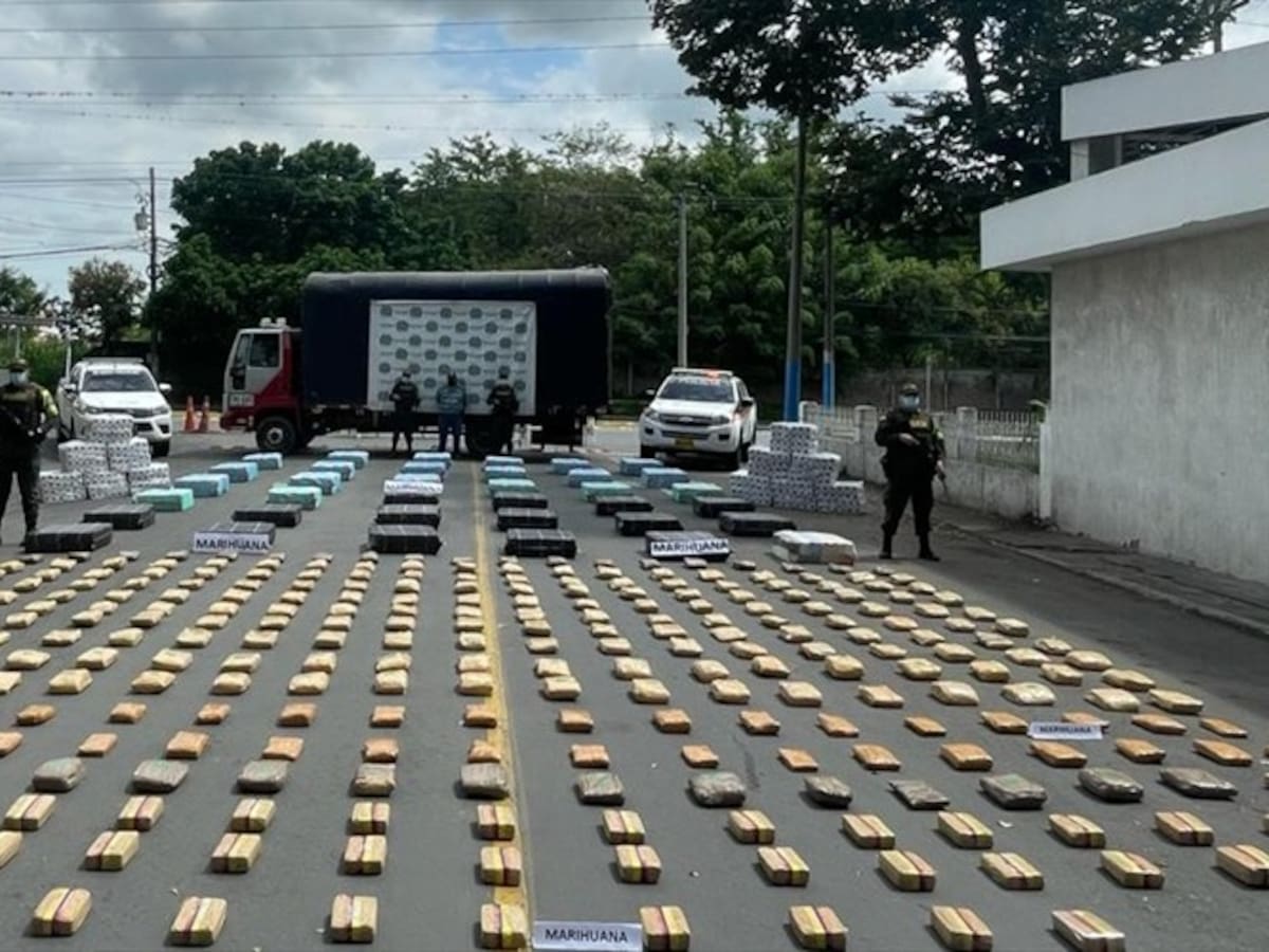 Delincuentes transportaban dos toneladas y media de marihuana en pacas de papel higiénico