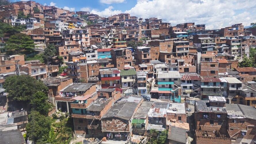 En el tablero de Sigue La W le explicamos cómo la falta de vivienda y condiciones dignas para vivir en el país son el reflejo de la inequidad. . Foto: Getty Images