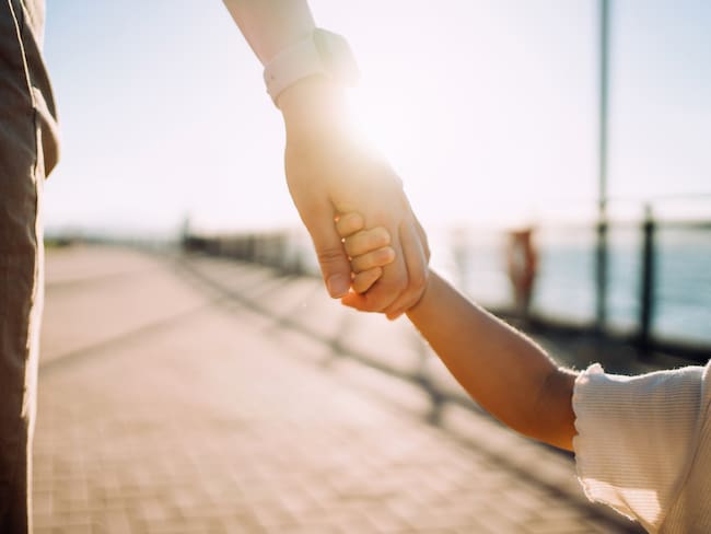 Padres se enfrentan por custodia de dos niñas menores de edad