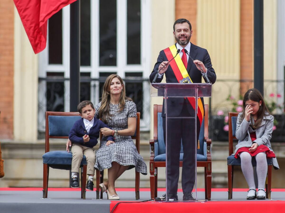 Primera ofensiva de Galán contra multimillonario proyecto adjudicado por Claudia López