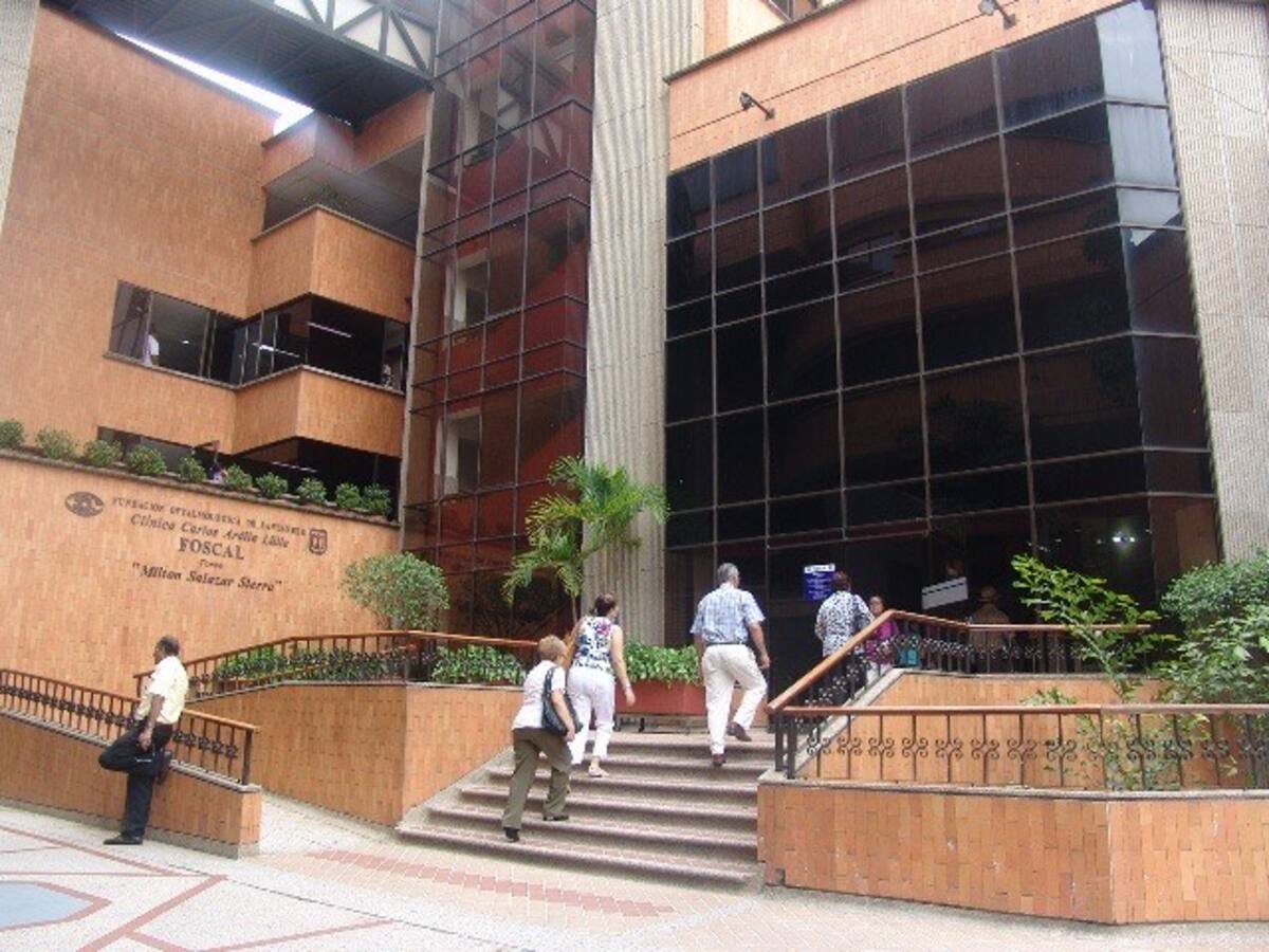 Clínica Foscal advierte suspensión de servicios médicos a pacientes de Nueva EPS en Santander