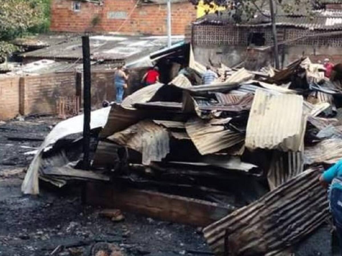 Lo perdieron todo: afectados de incendio en Bucaramanga piden ayuda