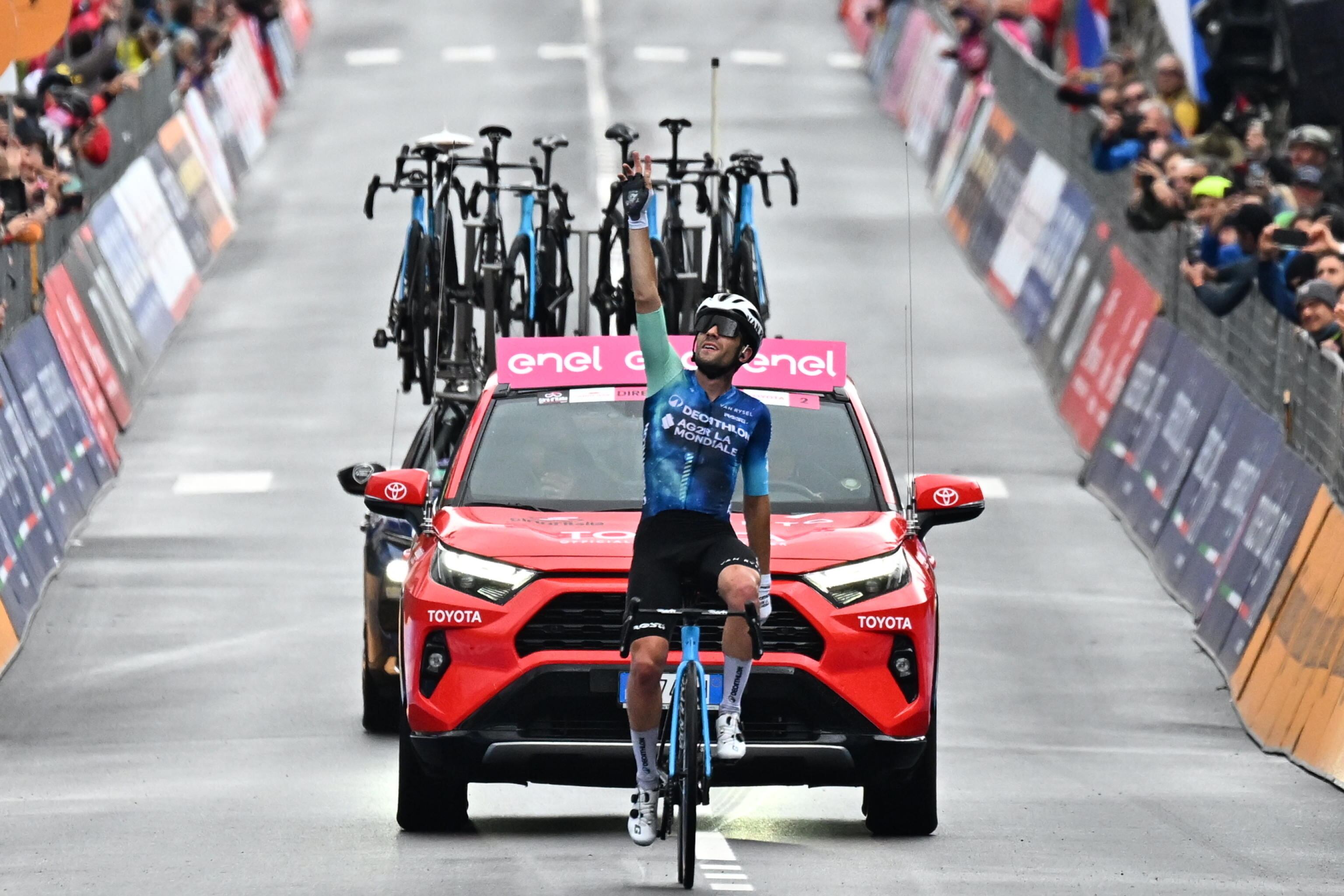 Andrea Vendrame, ganador de la etapa 19 del Giro de Italia. Foto: EFE/EPA/LUCA ZENNARO