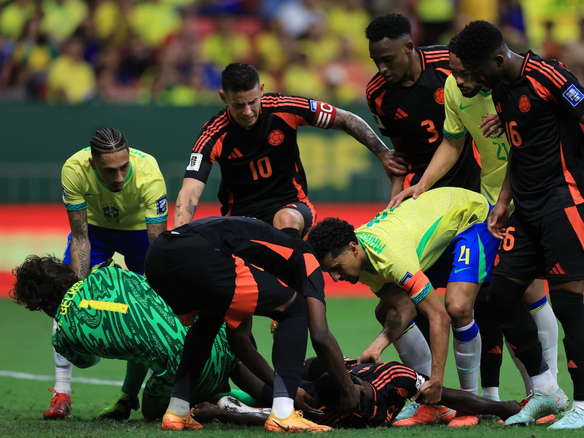 Video: duro choque de cabezas entre Davinson Sánchez y Alisson que prendió alarmas en la Selección