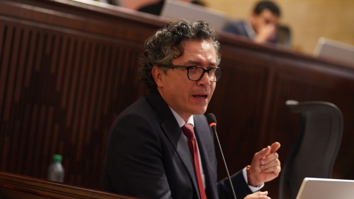 El uribismo está indignado con Mancuso, pero lo aplaudieron de pie: Heráclito Landínez