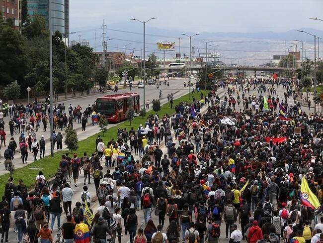 Transmilenio informó que los buses zonales presentan desvíos y retrasos en su operación. Foto: Colprensa / CAMILA DÍAZ