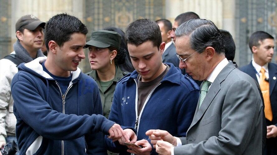 El presidente Iván Duque se reunió con los hermanos Jerónimo y Tomás Uribe para hablar sobre la reforma tributaria. Foto: Colprensa / ARCHIVO