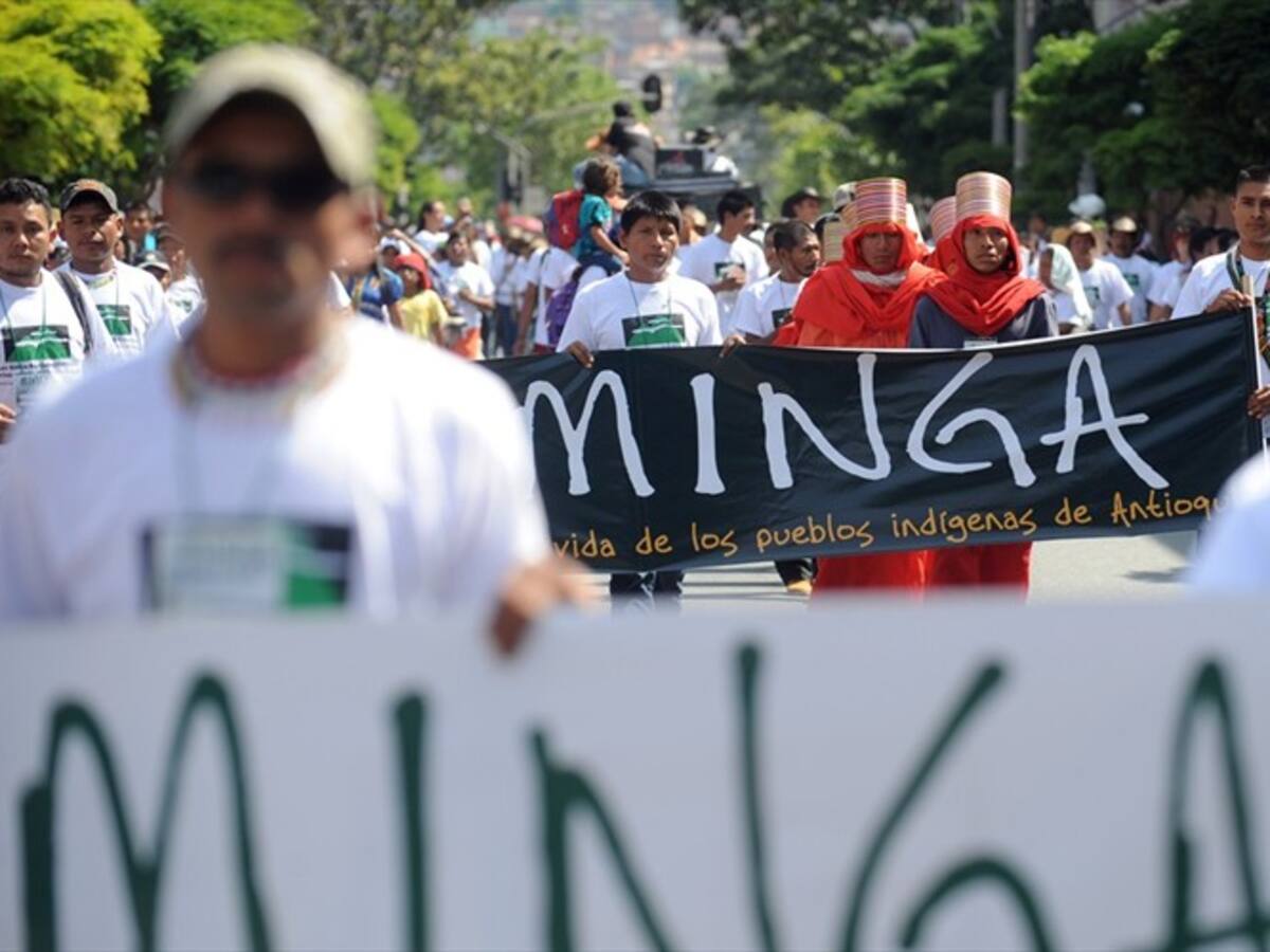 Uribismo y líderes indígenas se enfrentan en debate sobre uso de la fuerza en el Cauca