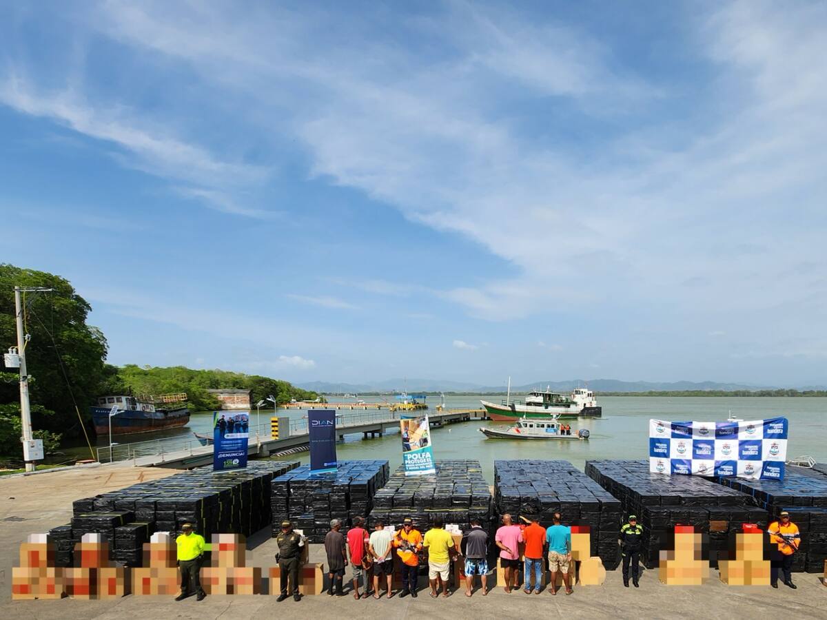Incautan más de 1 millón de cajetillas de cigarrillos tras operación de la Armada