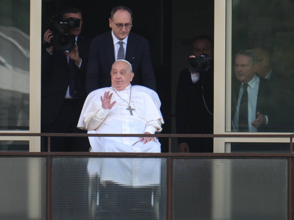 Parolin afirmó que el papa tendrá que encontrar otras formas de trabajar tras su larga convalecencia