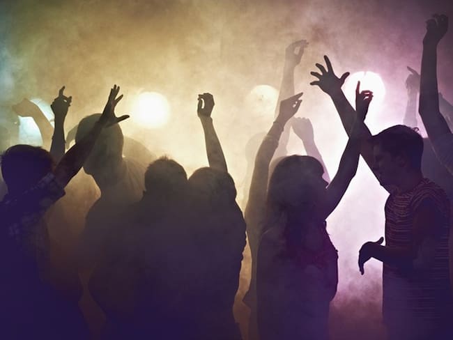 La Policía logró intervenir 1.457 fiestas en Barranquilla y su área Metropolitana que violaron las medidas sanitarias. Foto: Getty Images / FLASHPOP