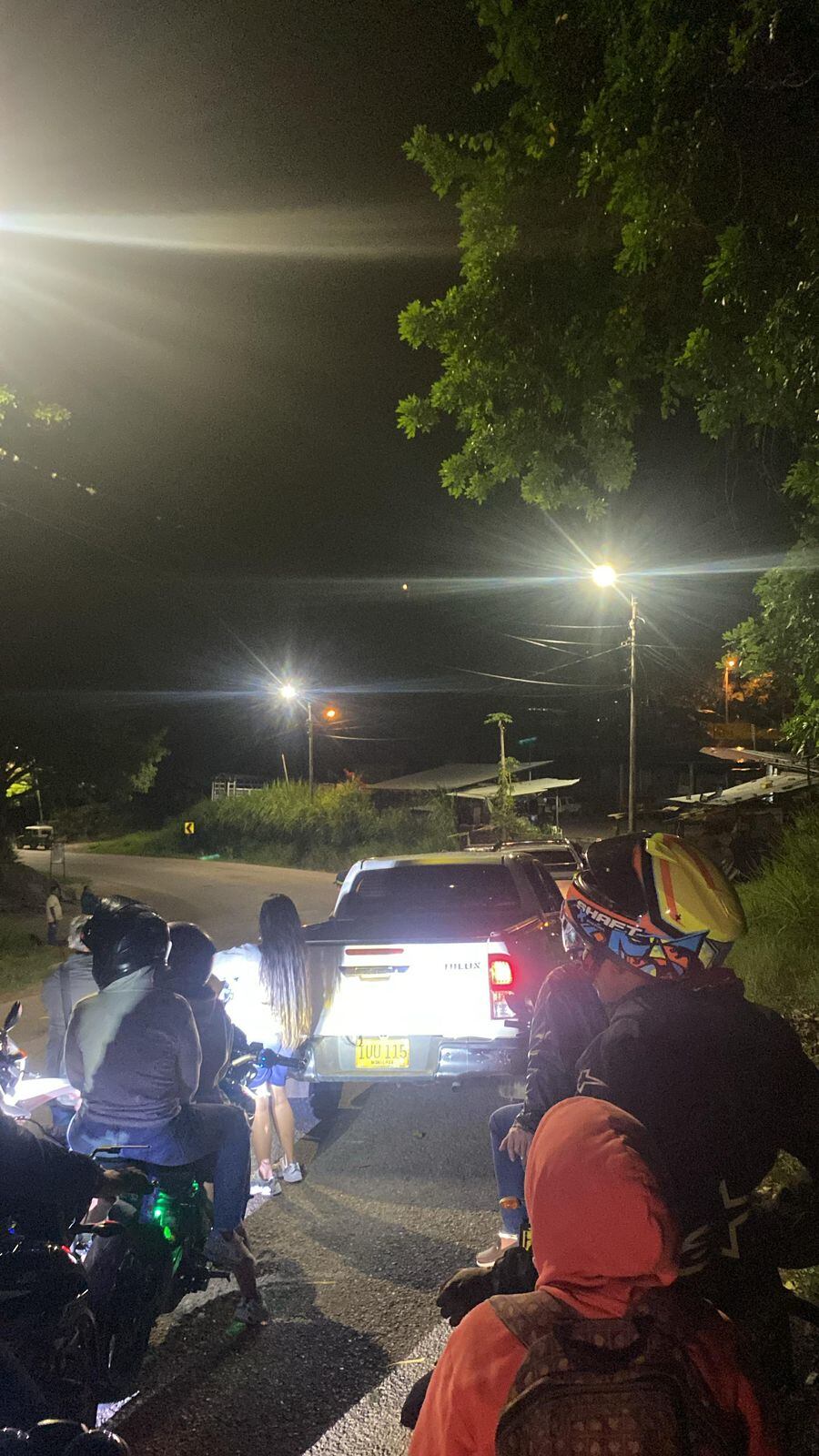 Llegaron cinco buses con personas que querían invadir terrenos en Palmas de Socorro, Santander. Foto: Suministrada