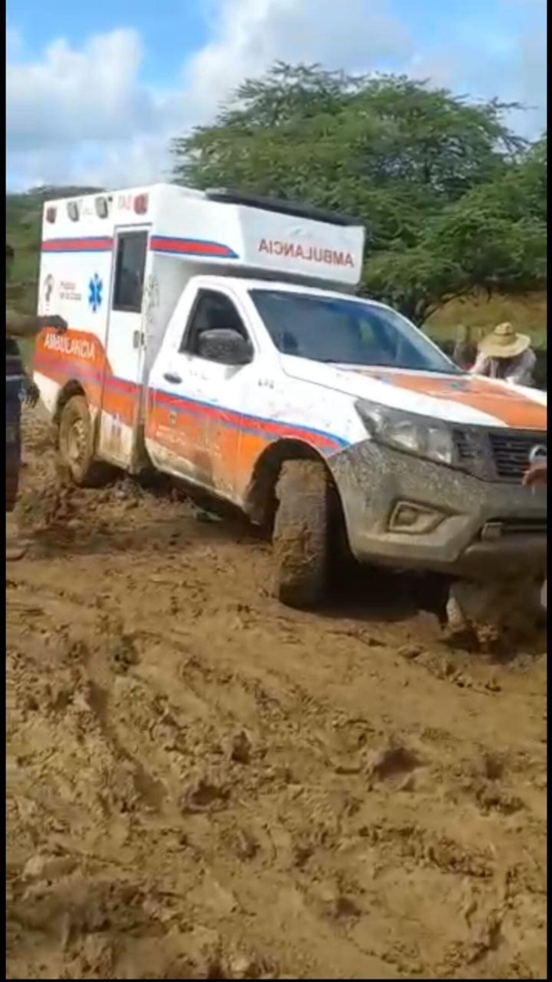 Así quedó la ambulancia/ Cristian Lozano 