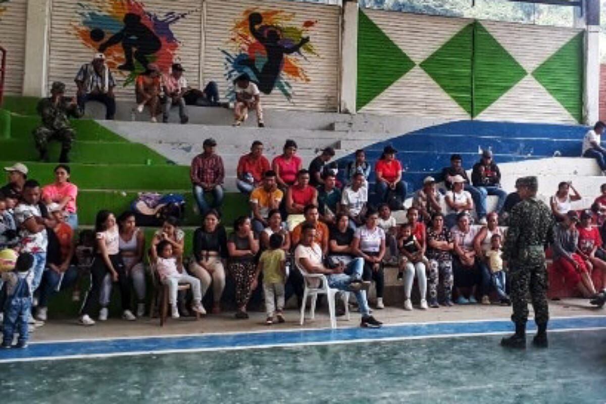 Las víctimas están llegando a la cabecera municipal de Argelia. Crédito: Red de Apoyo. 