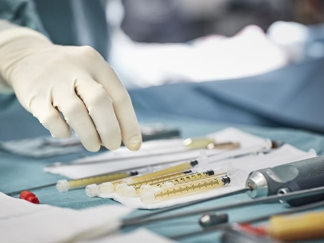 Mujer casi pierde la vida por mala praxis en una cirugía de rinoplastia