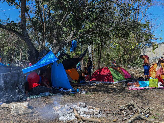 Migrantes mexicanos en campamento | Foto: EFE
