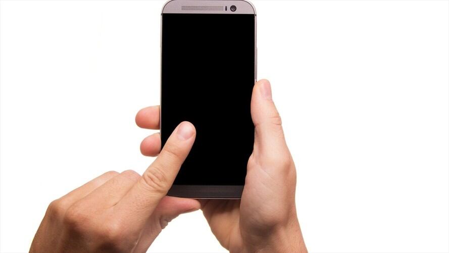 Niño de 11 años llamó a emergencias luego de que su madre de desmayara. Foto: Pixabay