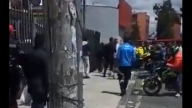 Dos policías resultaron heridos con arma de fuego en medio de un atraco. Foto: Captura de video