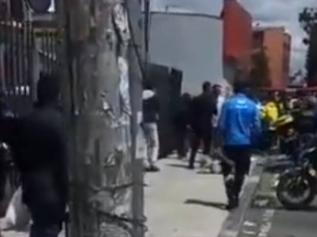 Dos policías resultaron heridos con arma de fuego en medio de un atraco. Foto: Captura de video