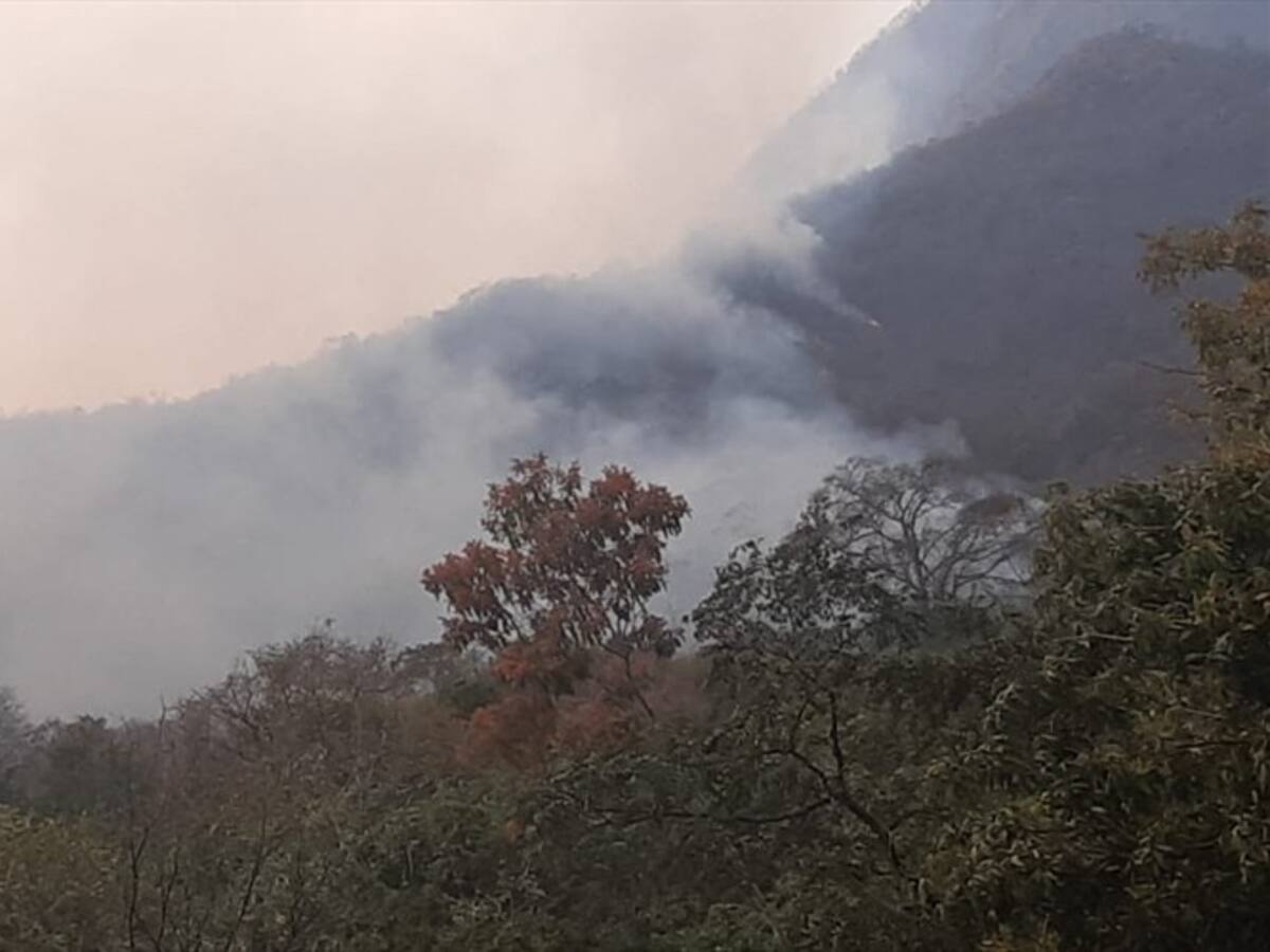 Continúa incendio en la Sierra Nevada de Santa Marta