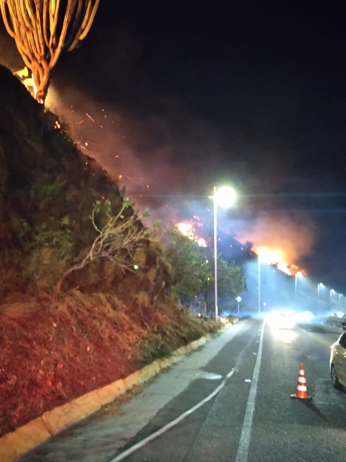 Incendio controlado/ Bomberos Santa Marta