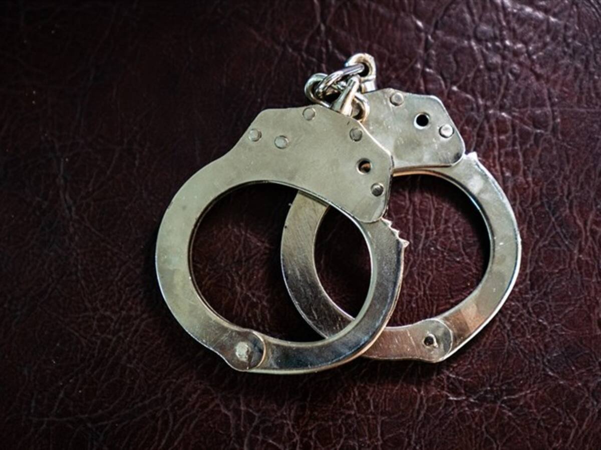 Detienen a youtuber que se grabó mientras conducía un vehículo a 233 km/h