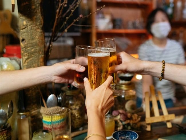 Así serán los protocolos para consumo de bebidas alcohólicas en bares y restaurantes