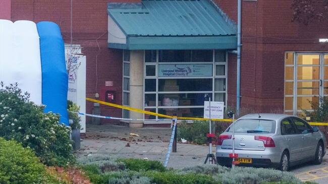 Explosión de un taxi en Liverpool, Reino Unido, frente a un hospital. Foto: Getty Images